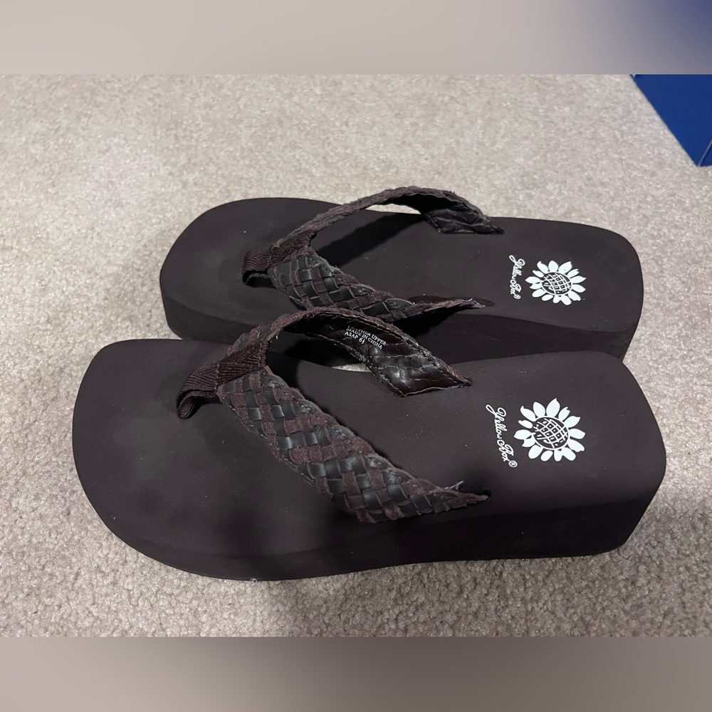 Yellow box sandals